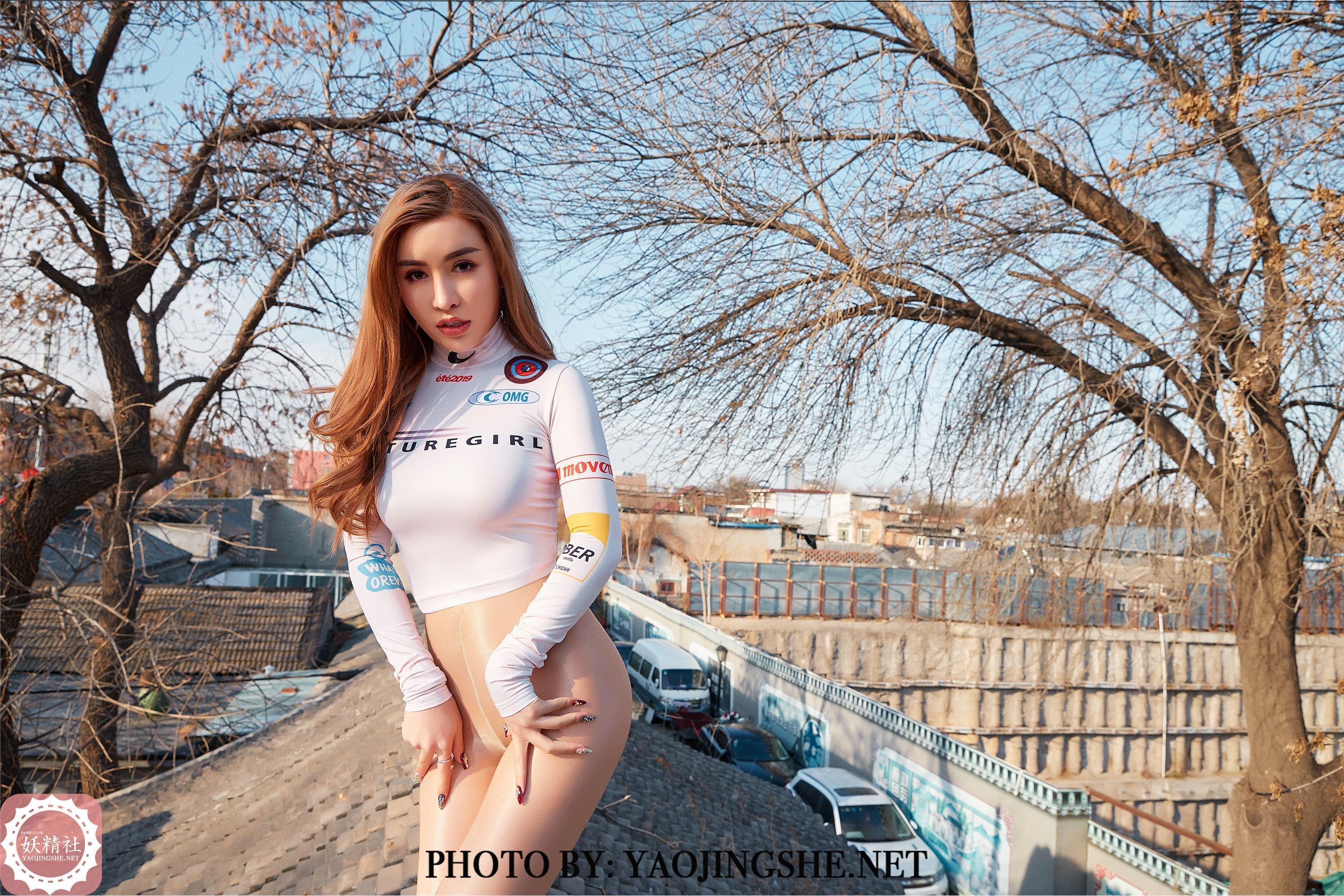 YaoJingShe 妖精社  V2006《萱萱-屋顶的大长腿》